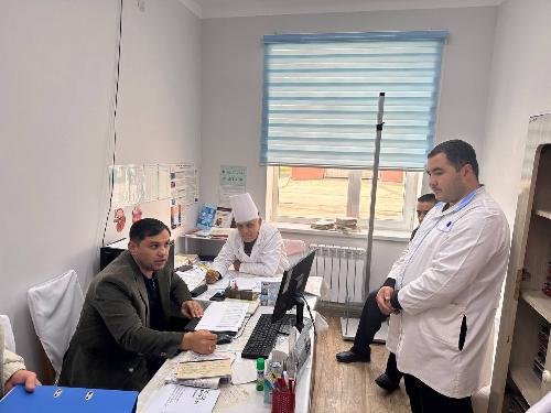 20.11.2025 yilda Namangan viloyati viloyat kuratori А.Yu.Xolikov va RIEIАTM Namangan fililali mutaxassislari tuman rahbarlari, endokrinolog shifokorlari bilan uchrashdi