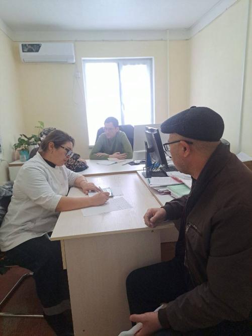 On February 10, 2026, a qualified endocrinologist from the RSPMCE and Epidemiology conducted an in-depth medical examination of 25 residents of Family Polyclinic № 4 in the city of Jizzakh and placed the patients under the “D” control in the DMED system.