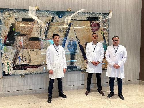 Inson qadri uchun! Akademik Yo.X.To‘raqulov nomidagi Respublika ilmiy-amaliy tibbiyot markazi Neyroxirurgiya bo‘limi shifokorlari Turkiyaning yetakchi klinikasi Açibadem amaliyot o‘tamoqda.