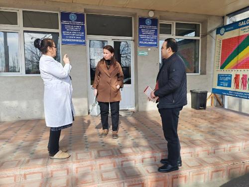 Uychi TTBga qarashli 33, 35, 37- va  Xizirobod qishloq okrugida okrug kuratori D. Xudiberdiev va okrug endokrinologi D. Baxromova kasalliklarning oldini olish xizmatlarining amaliy qo'llanilishini o'rganib chiqdilar.