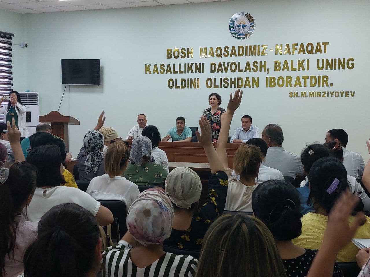 Эндокринология Маркази ва Бухоро вилояти эндокринология диспансера ходимлари томонидан Когон шахарда.