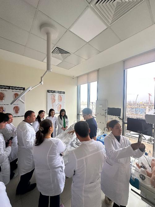 Joriy yildan boshlab RIEIATMga qayta tayyorlash uchun kelgan shifokorlar universitetning CAU simulyatsiya markazida amaliyot o'taydilar
