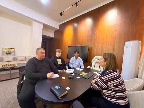 The center hosted negotiations with representatives of "Insight Solutions LLC" and "Public Procurement LLC".